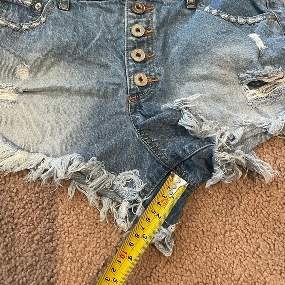 RUE 21 High-Rise Distressed ButtonFly Denim Shorts - Picture 6 of 8